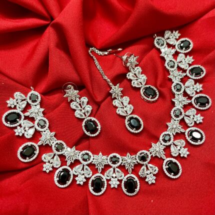 Pinal AD Necklace Set with Mangtika (Black)