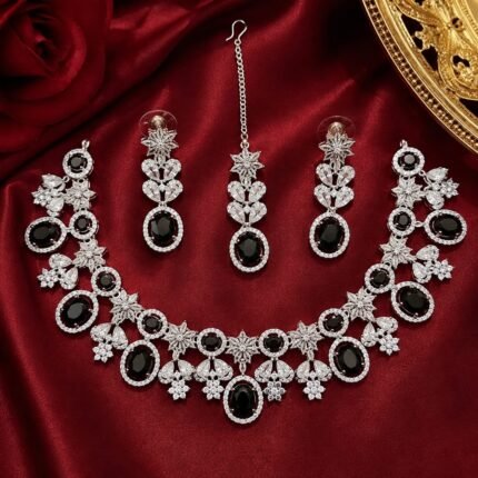 Pinal AD Necklace Set with Mangtika (Black)