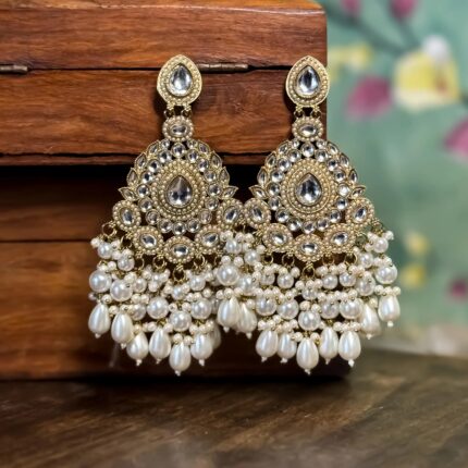 Siffat Earrings (White)